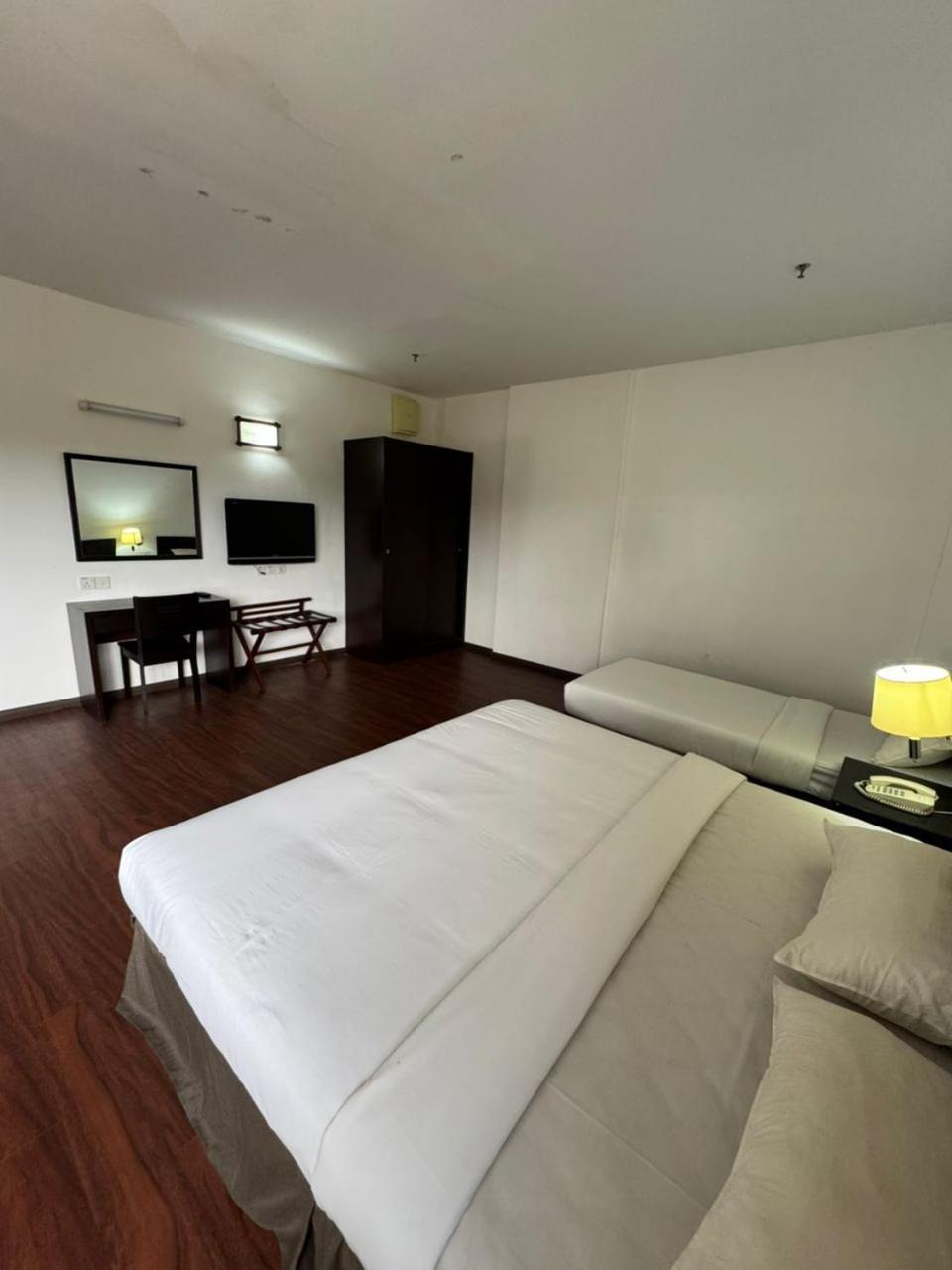 Hotel Pandan Johor Bahru Kültér fotó